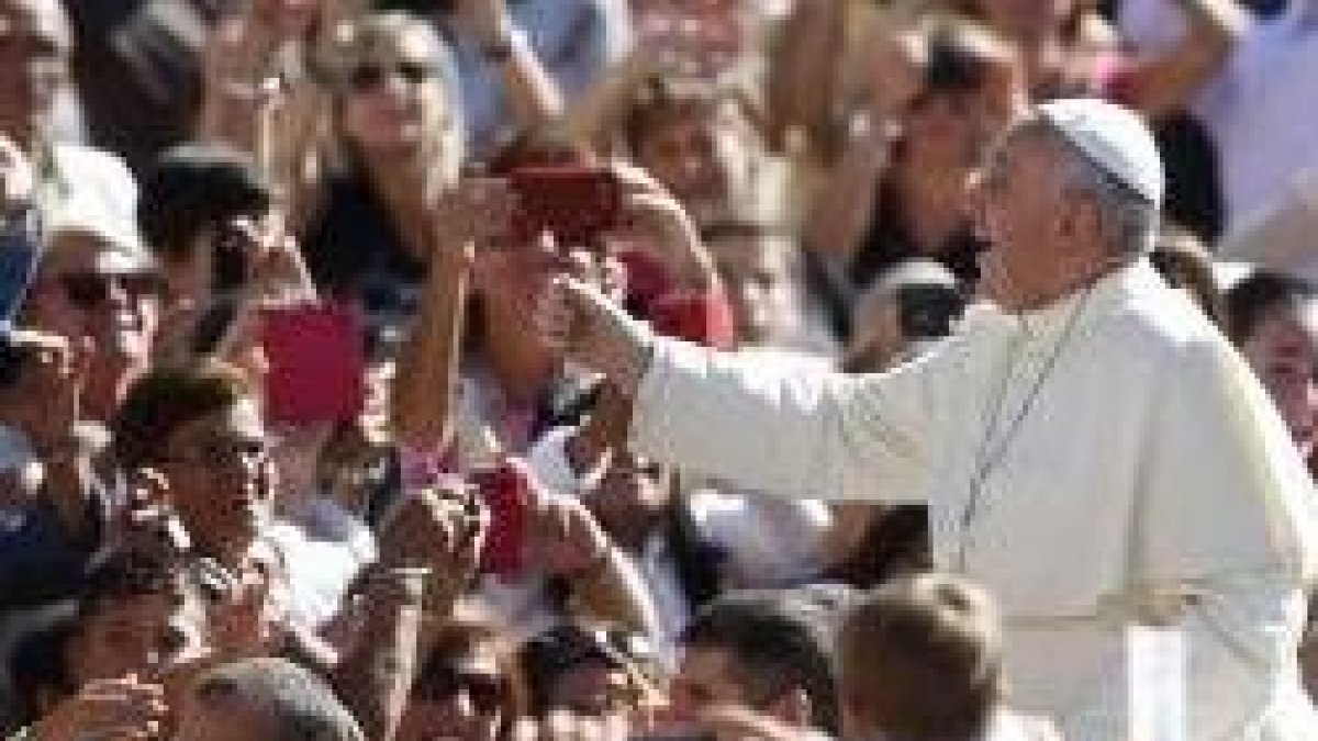 El Papa Francisco en su audiencia de los miércoles, que aprovecha para dar una catequesis