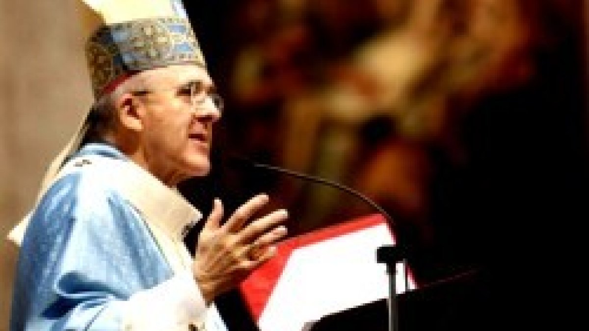 Carlos Osoro, arzobispo de Madrid, revestido con el azul celeste de la fiesta de la Inmaculada