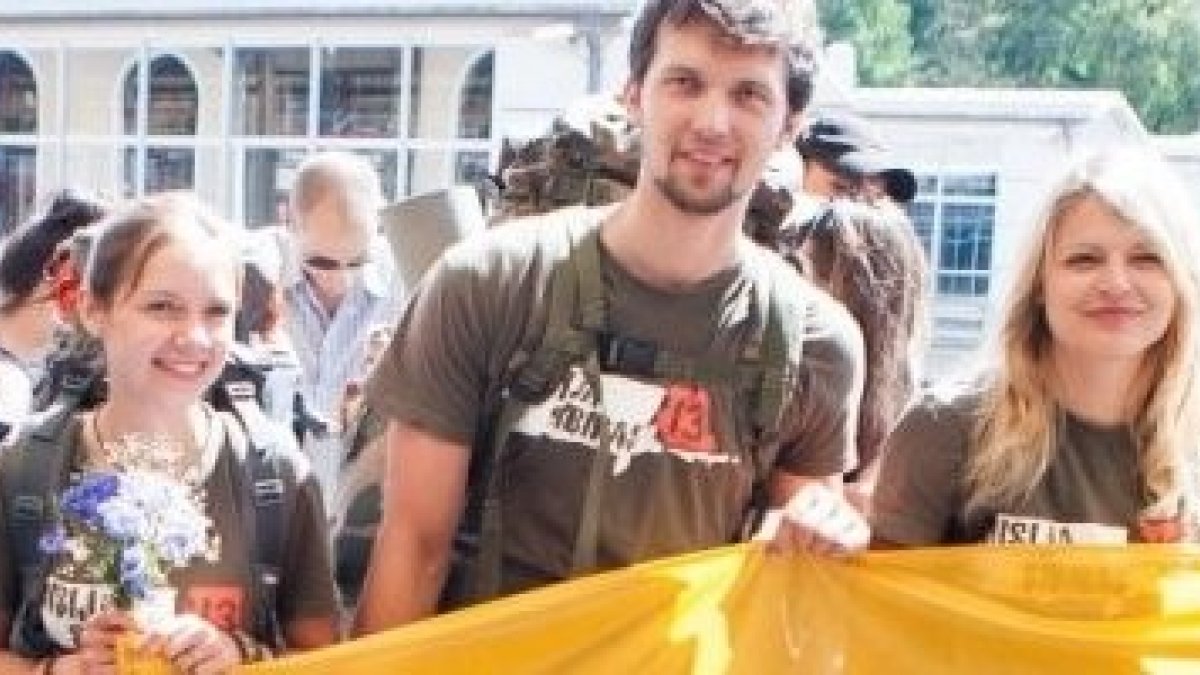 Kotrina -la chica rubia de la derecha- con expedicionarios de la Misión Siberia en 2013, buscando la memoria de lituanos deportados, la mayoría católicos