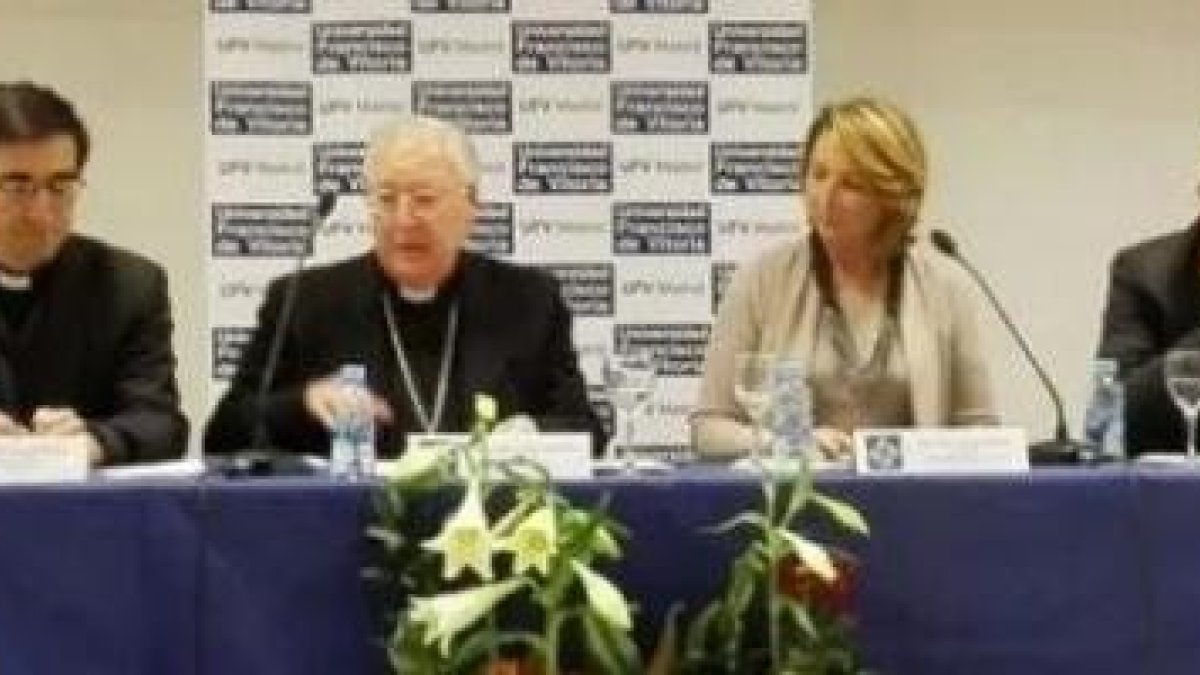 Carlos Granados -director de la BAC-, Reig Pla, María Lacalle y José Granados, autor del libro