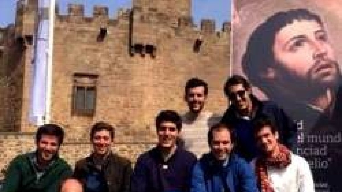 La peregrinación al castillo de Javier atrae cada año a una multitud de jóvenes