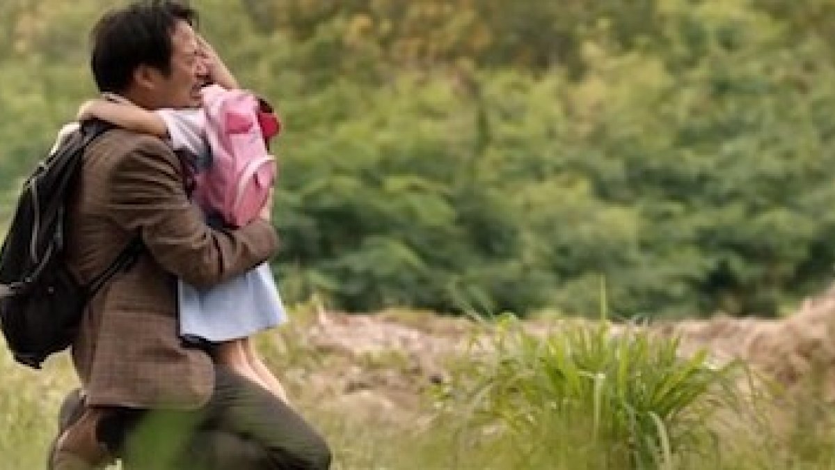 Él no se daba cuenta, pero ella veía con el corazón lo que él le ocultaba a los ojos.