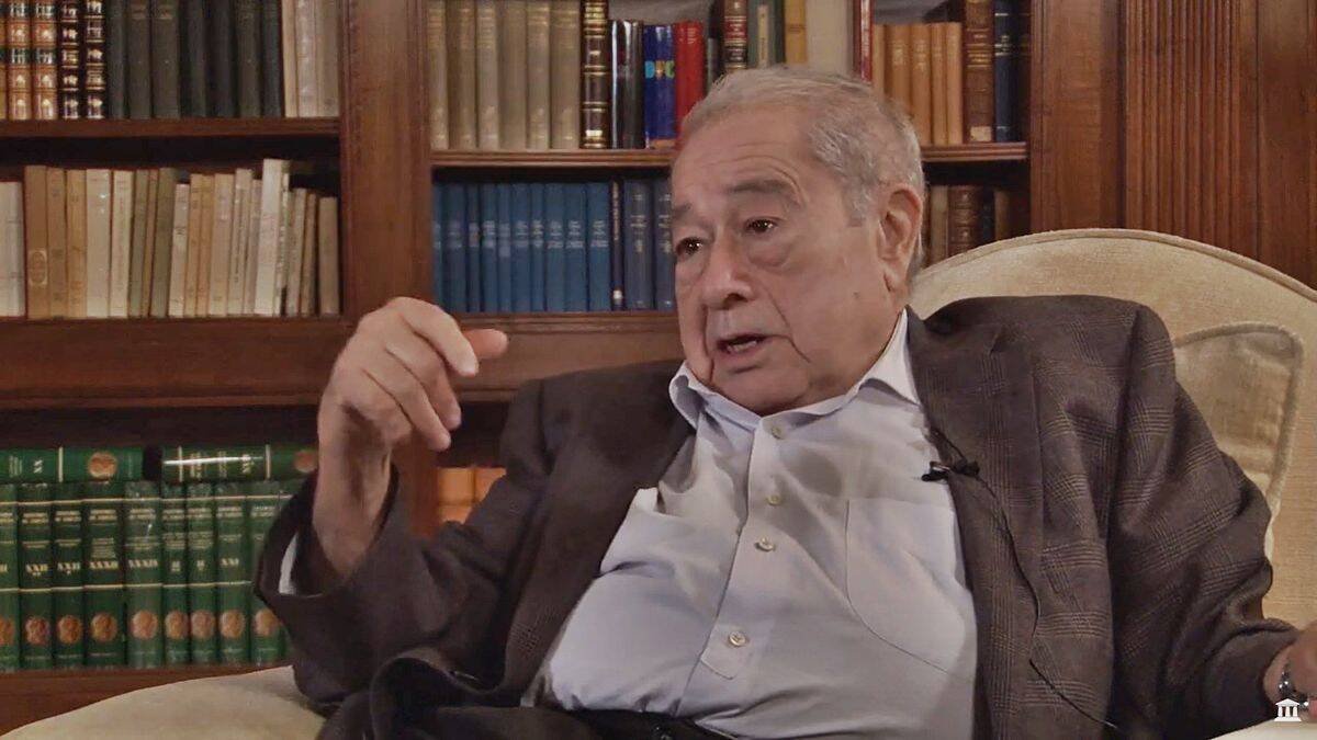 El profesor Dalmacio Negro Pavón presenta la Revolución Francesa como una gran Contrarrevolución anticristiana. Imagen: captura Libertad Constituyente TV.