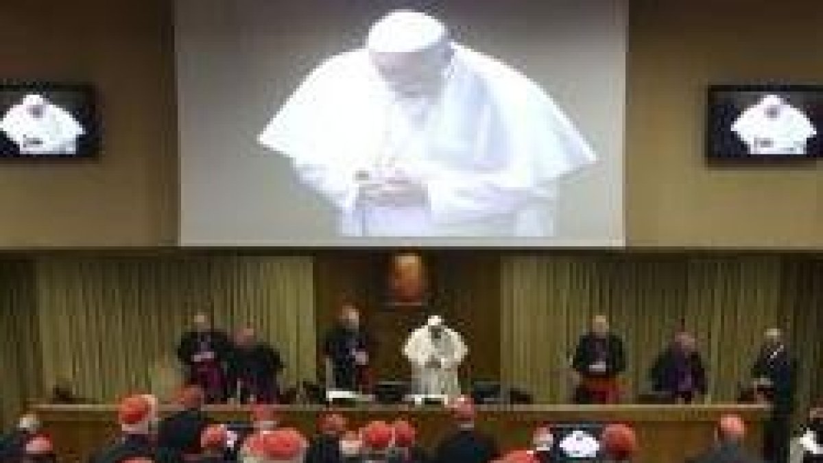 Oración de inicio del Consistorio de 2015 con el Papa Francisco