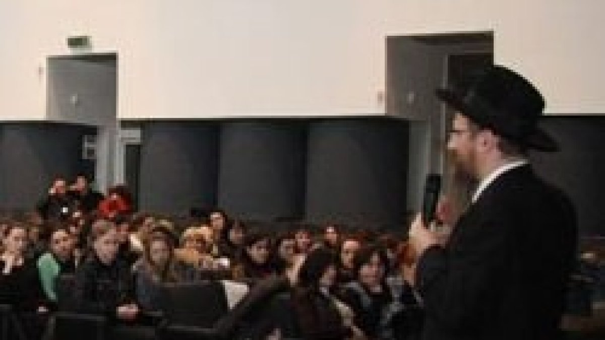 Reunión en el centro judío ruso de Or Avner - las autoridades confiscaron sus textos, sin detallar qué contenidos molestan