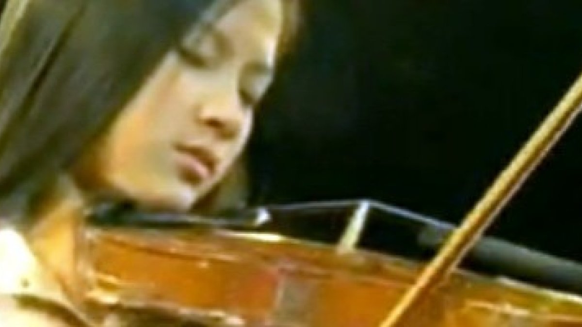 La niña sordomuda que aprendió a tocar el violín