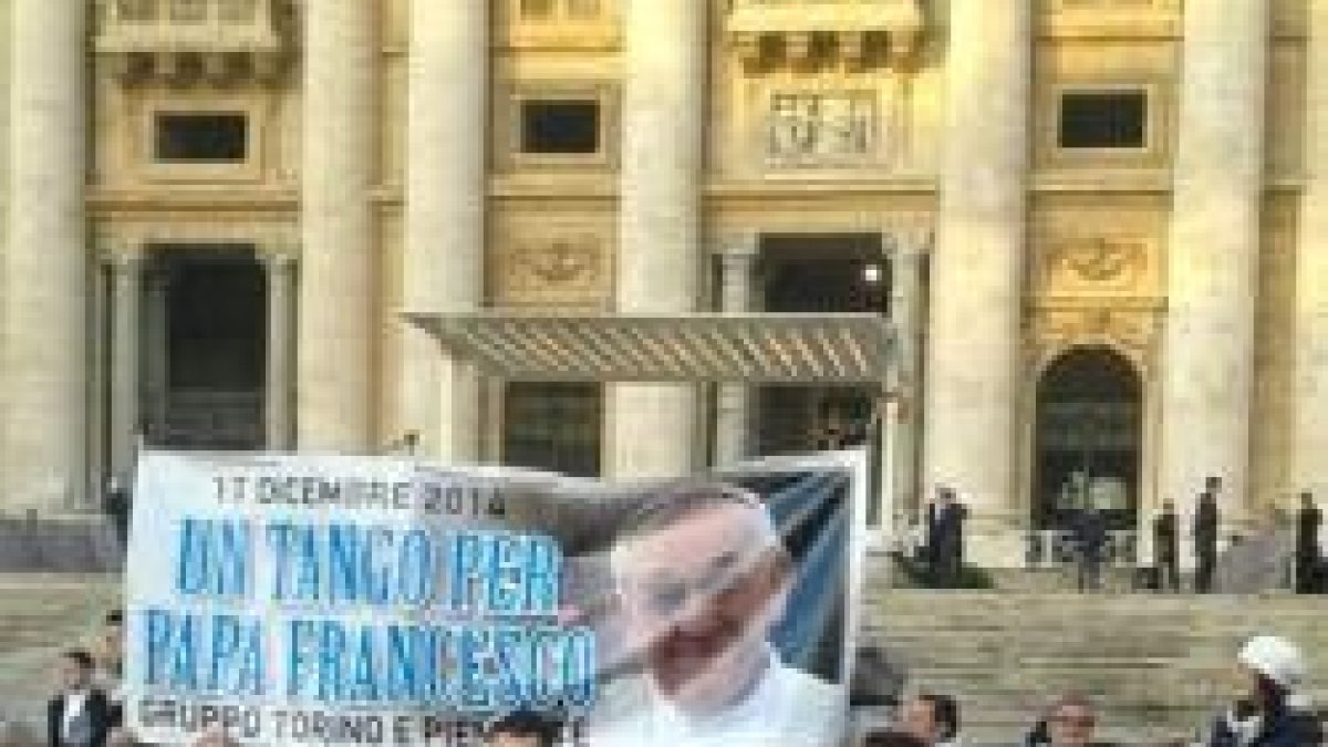 Miles de tanguistas acudieron a saludar al Papa Francisco en su cumpleaños