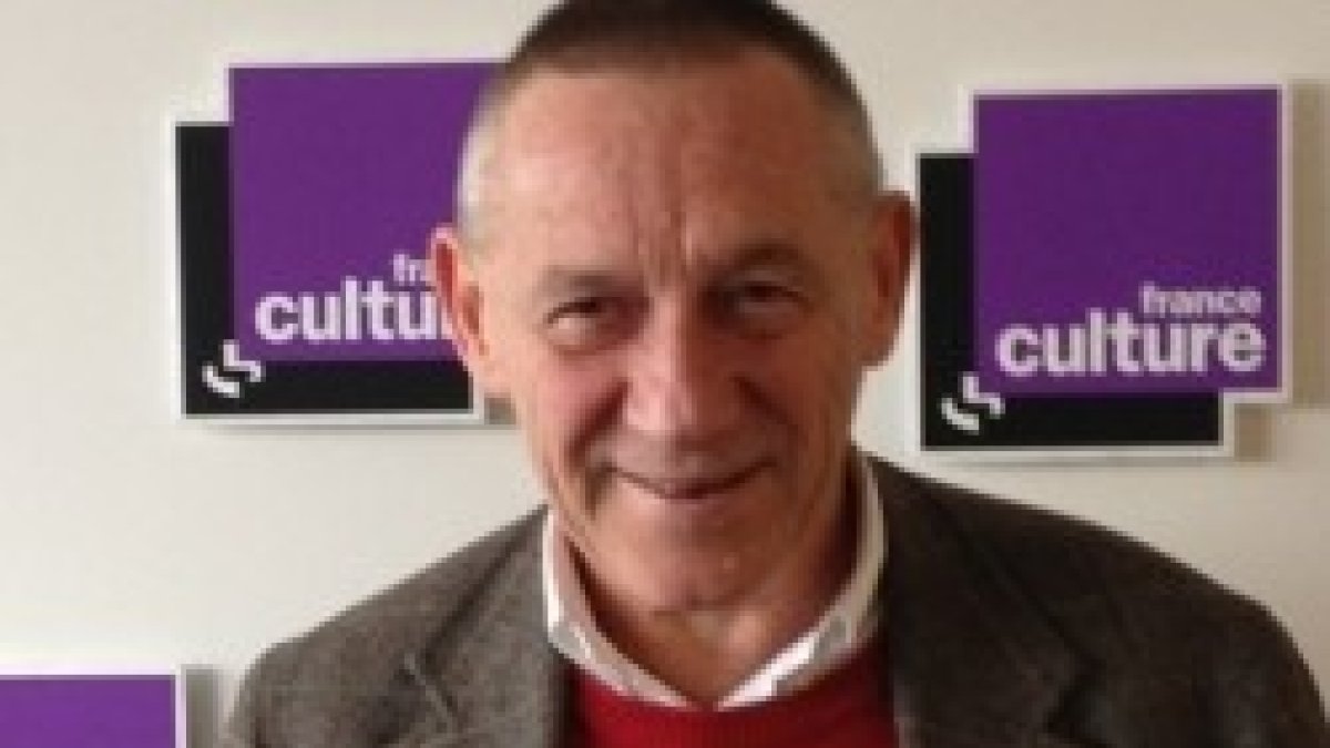 El filósofo francés Yves Michaud ve que Europa oscila entre el fundamentalismo islámico y el hedonismo consumista y narcisista