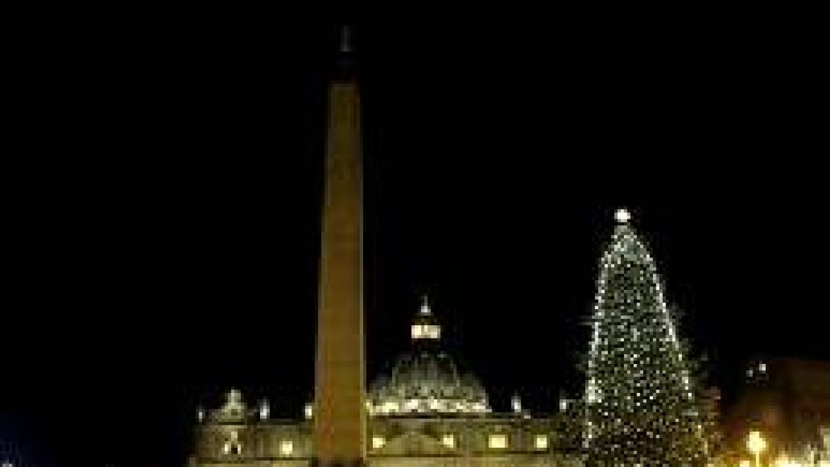 El belén y el abeto de la Plaza de San Pedro de 2014 - con elementos de toda Italia
