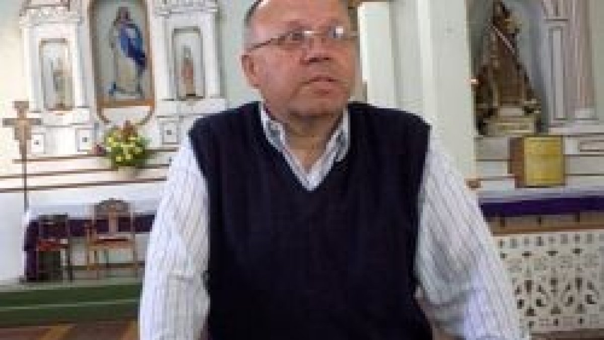 El padre Sergio Villalobos, desarmado, supo hacer huir al agresor del cuchillo