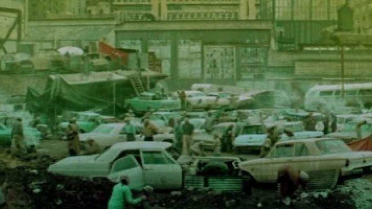 El año 1999 según la película Soylent Green - un mundo sin gasolina y pobre por culpa de la natalidad de los católicos, según la novela que la inspiró en 1966