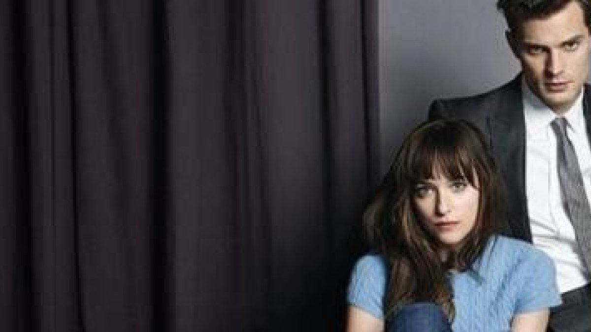 La película y el libro 50 sombras de Grey dicen Anastasia tiene 21 años... pero está descrita como una niña - es la historia de un hombre que depreda a una menor débil