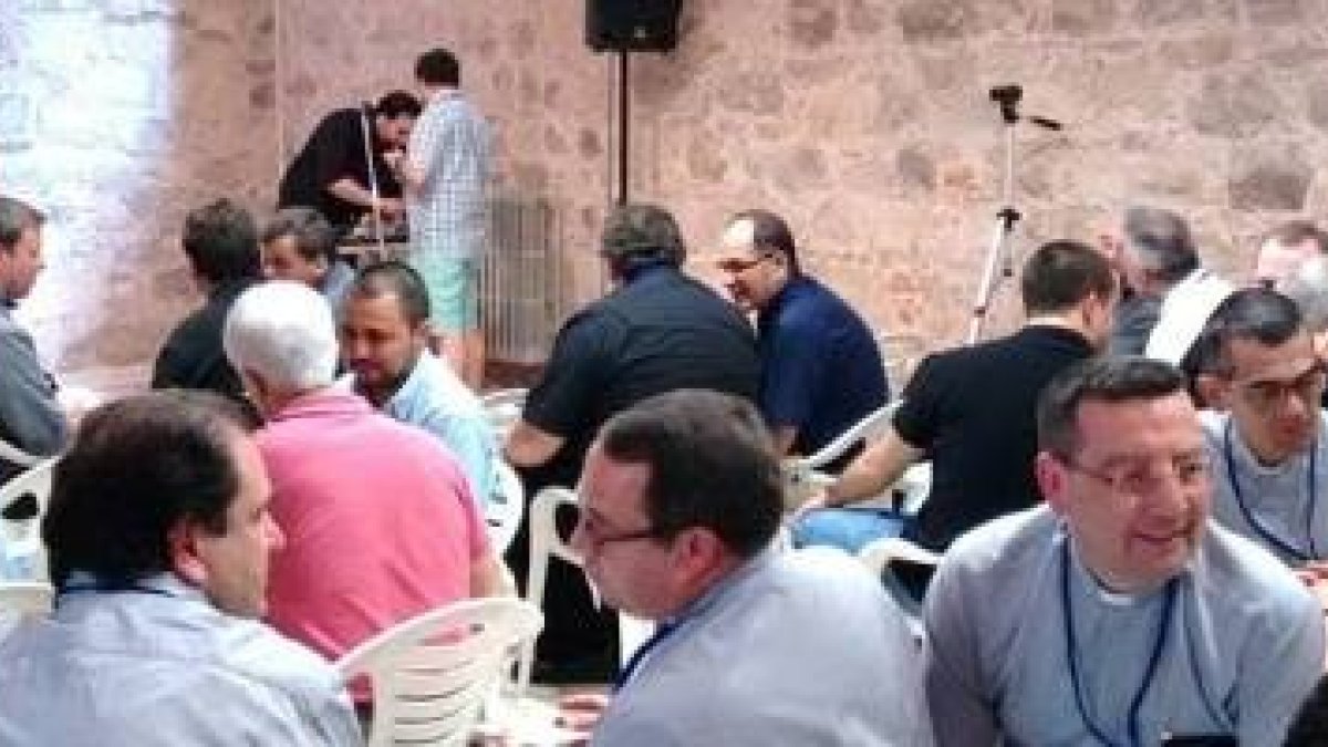 Florence de Leyritz, coacher y auditora en el Sínodo de Nueva Evangelización, en su taller para sacerdotes en el ENE 2015 de Astorga