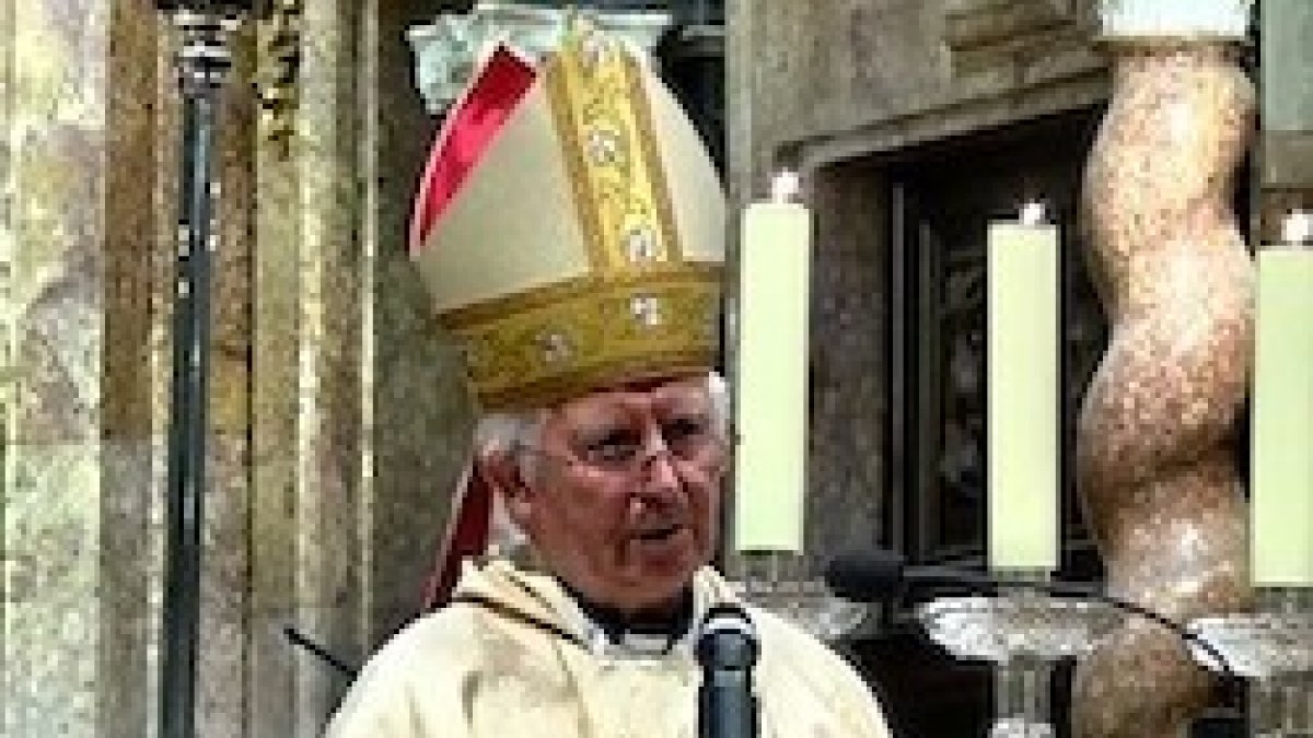 La convocatoria del cardenal Cañizares fue seguida masivamente en la catedral.