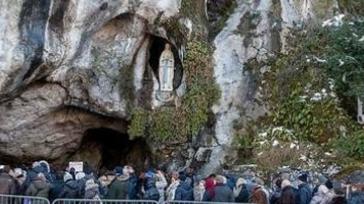 La Gruta de Lourdes en febrero de 2015, más sencilla que en otros años, debido a unas obras