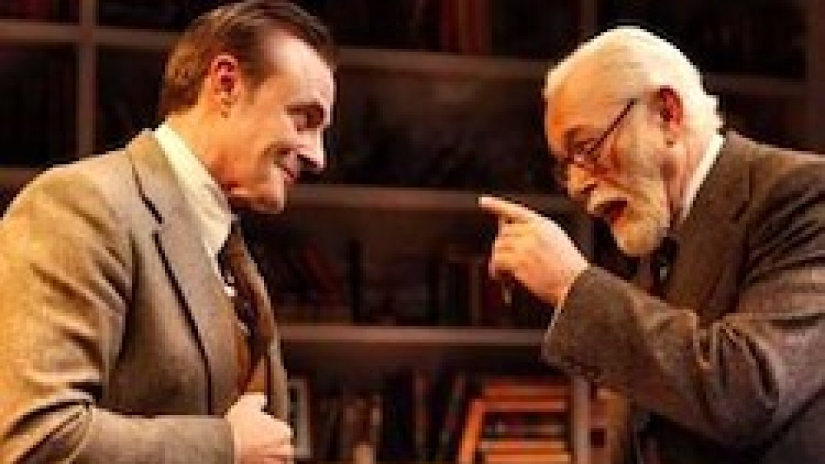 Eleazar Ortiz (izda.) es C.S. Lewis y Helio Pedregal (dcha.) es Sigmund Freud en una obra que está cautivando al público en todos los países donde se estrena.