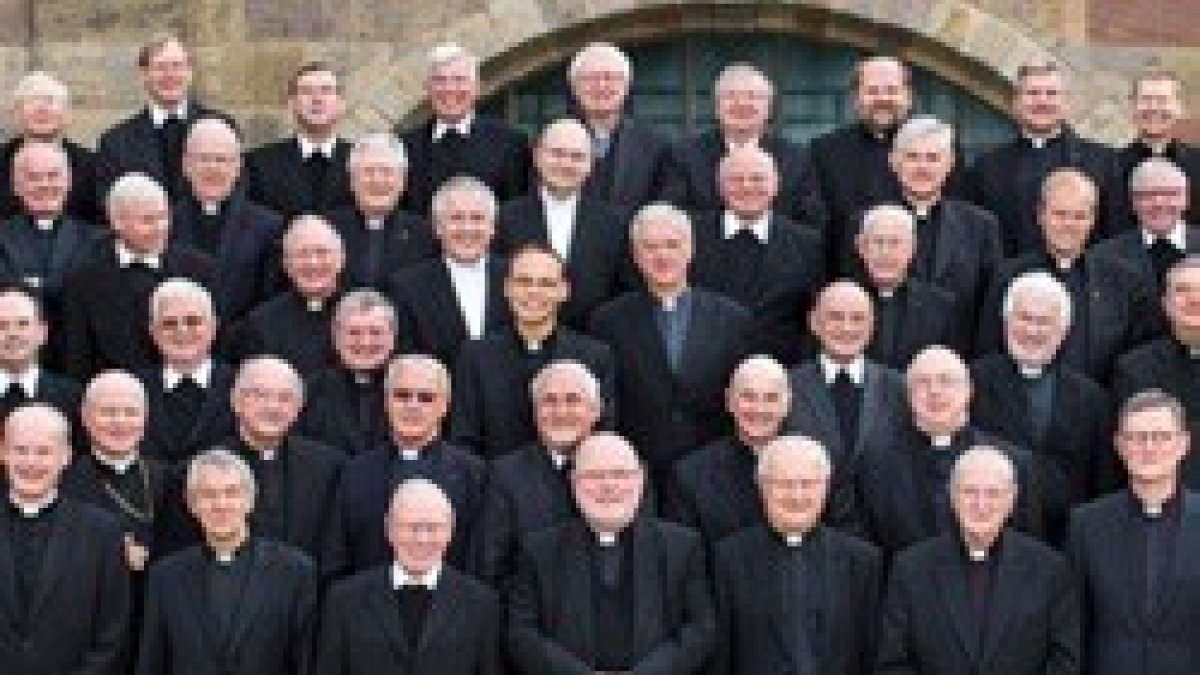 No parece que los 67 obispos de la Conferencia Episcopal Alemana -no todos en la foto- compartan monolíticamente la postura publicada