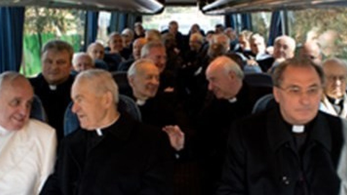 El Papa y la Curia se van de ejercicios en autocús - esta foto es de los ejercicios de 2014, los primeros con ese formato