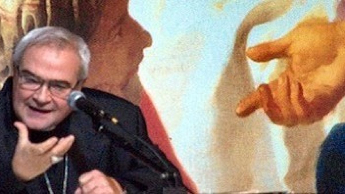 Monseñor Negri advierte de la violencia contra el cristianismo que ya anticipaba Benson en su novela.