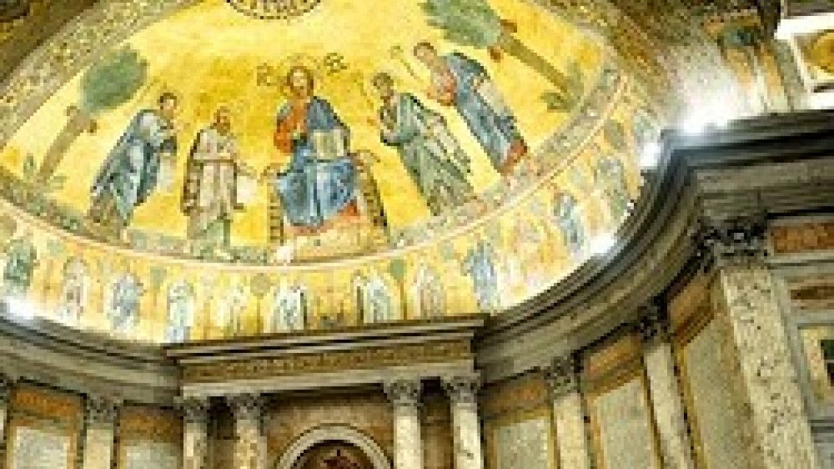 El impresionante aspecto de la basílica de San Pablo Extramuros en la festividad de la Conversión de San Pablo.
