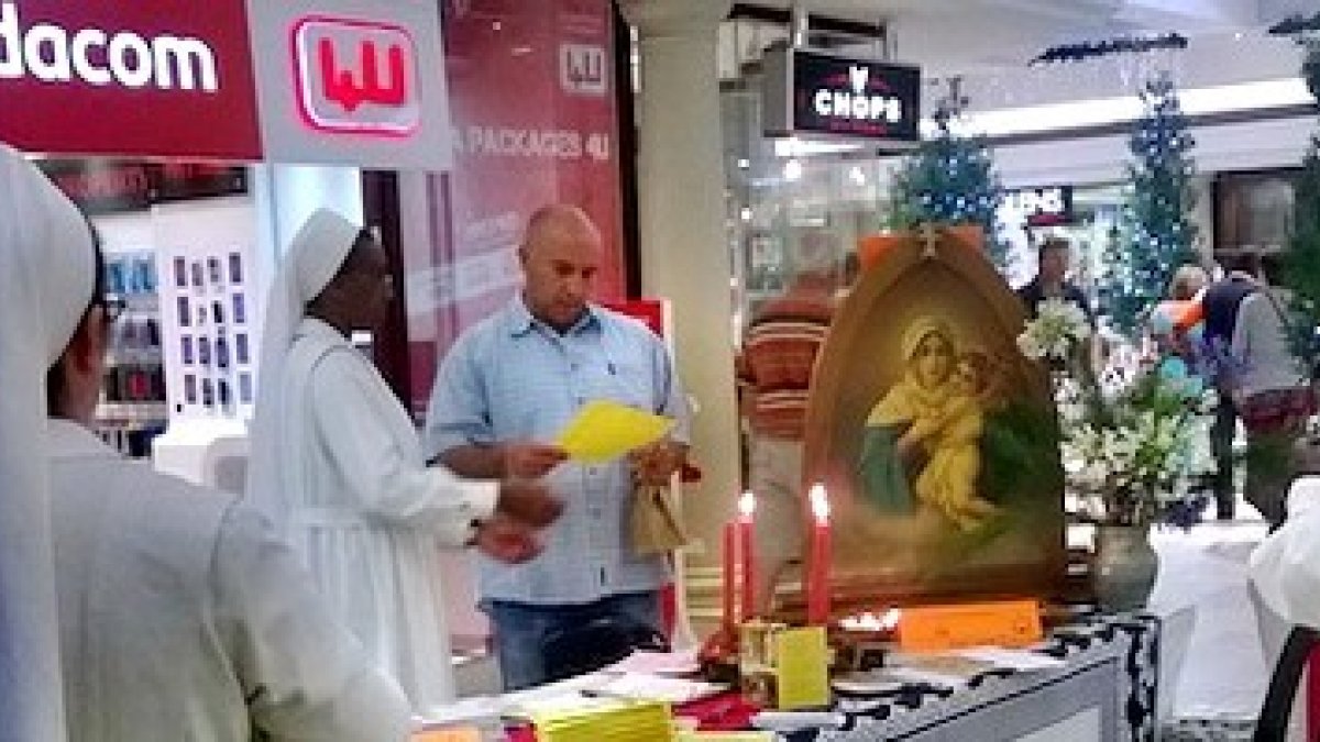 Pocos se resistieron a pedir una oración por sus intenciones y seres queridos.