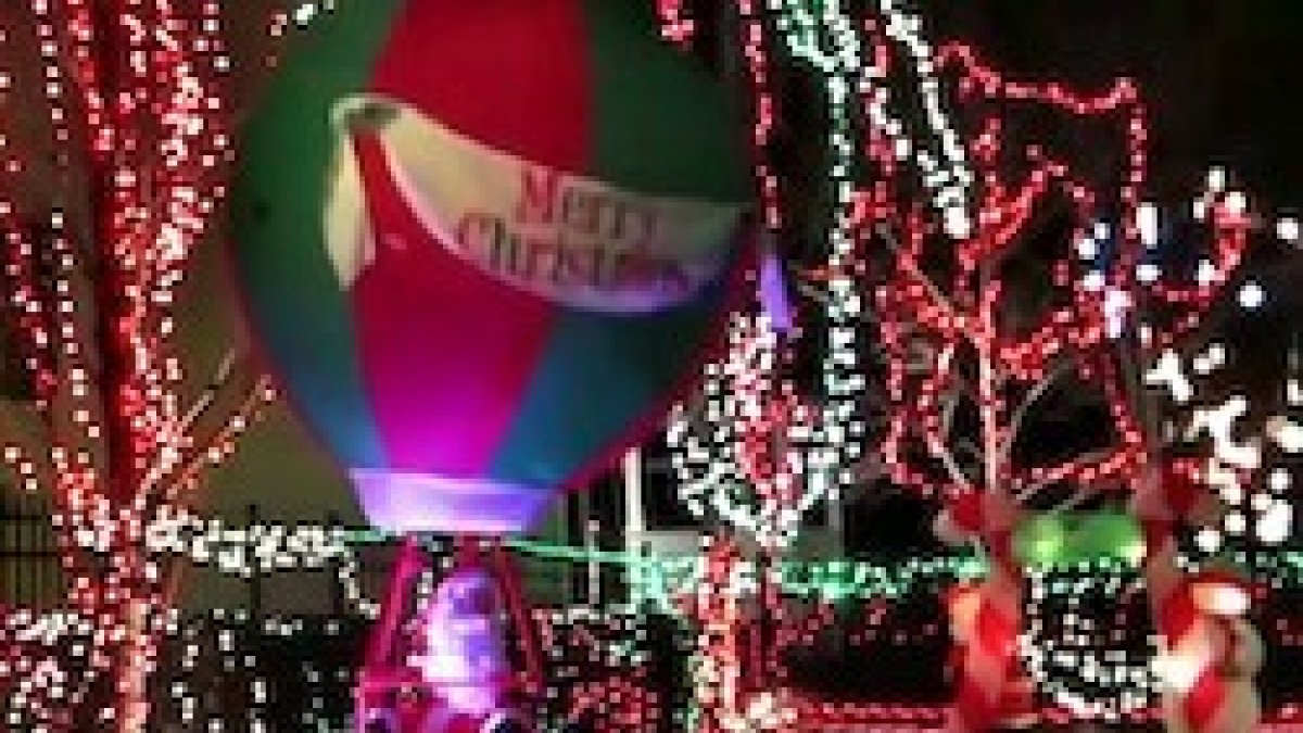 La Navidad sigue siendo la fiesta de la luz, tanto la sobrenatural como la producida por el hombre.