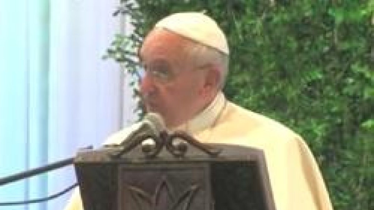 En el Coliseo Don Bosco Francisco exhortó al clero boliviano a ser cercano al pueblo