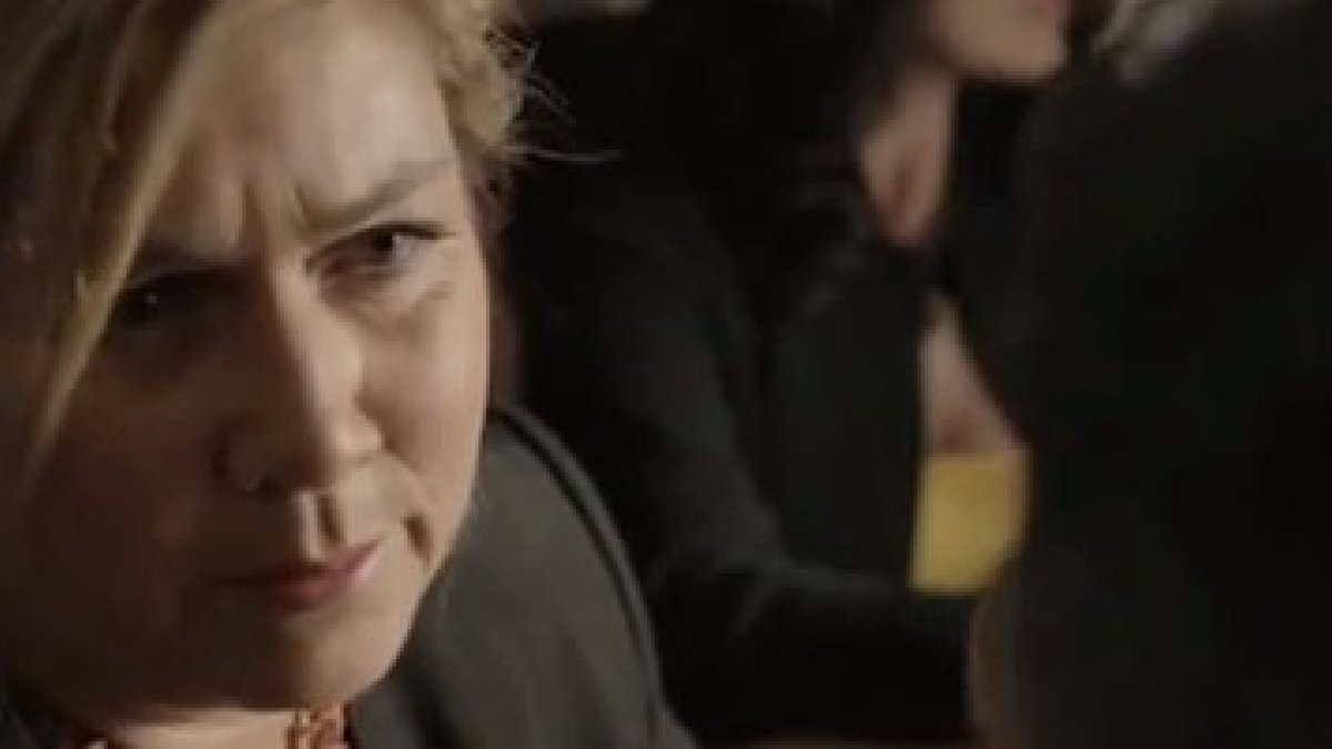 Romina Power interpreta a Italia en nuestros días, que vuelve al Codevigo. El papel de Italia en 1945 lo interpreta Gloria Rizzato.