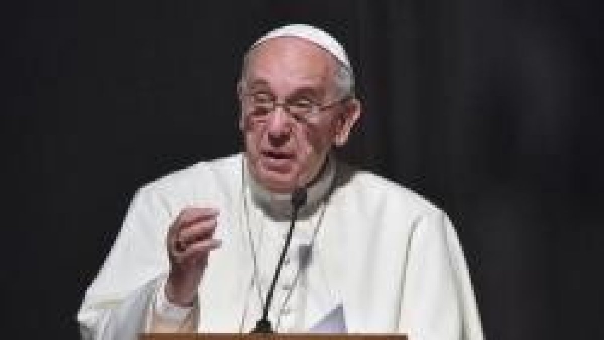 El Papa Francisco en su largo discurso a los movimientos populares... la prensa local lo simplifica quizá demasiado