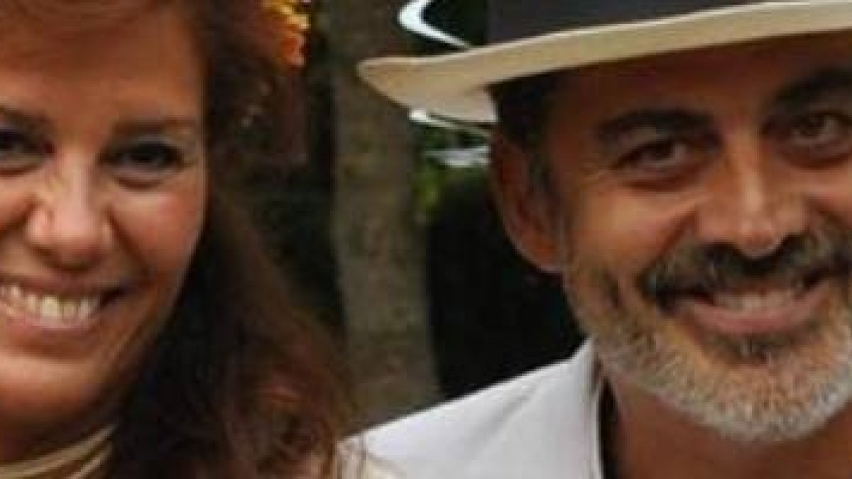 Alberto Mestre y su esposa María José en una foto informal... a él le gustó el amor y la alegría que veía en la familia católica de ella