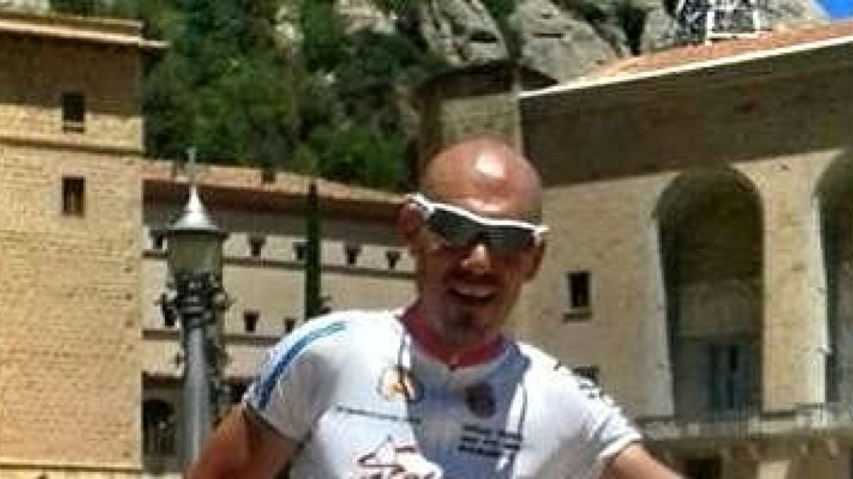 Jorge de Vicente en el santuario de Montserrat, uno de los cinco santuarios marianos visitados en su exigente ruta de montaña.