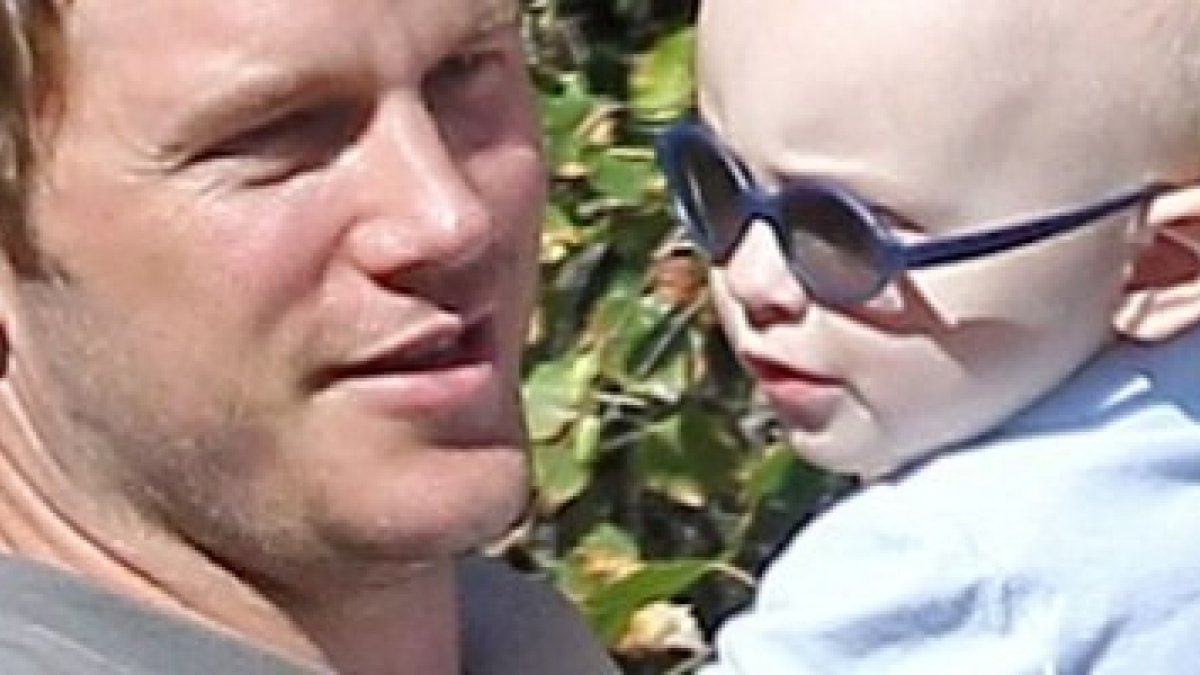 El actor Chris Pratt, ahora muy famoso por Jurassic World, y su hijo Jack, que nació prematuro y muy débil