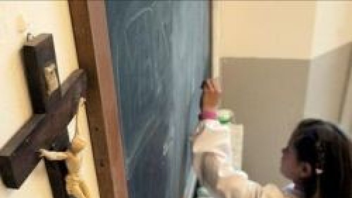 El PP ha reducido la clase de religión a 45 minutos - las clases han de remodelar su programa
