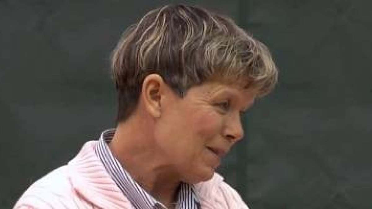 Robin Teresa Beck explica como buscó un amor femenino seguro -como el que su madre le dio solo una vez- de mujer en mujer... hasta que se entregó al amor de Dios