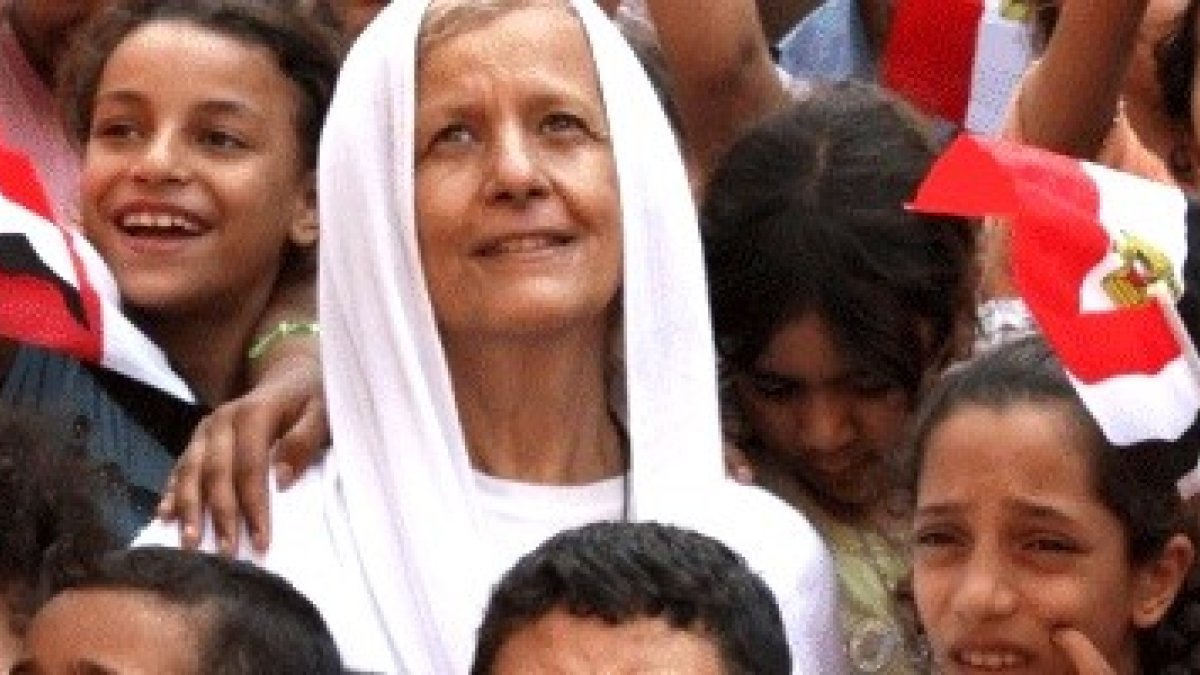 Maggie Gobran dejó su vida como empresaria para volcarse en los niños más pobres de los barrios coptos... educó a varios de los Mártires de la Playa