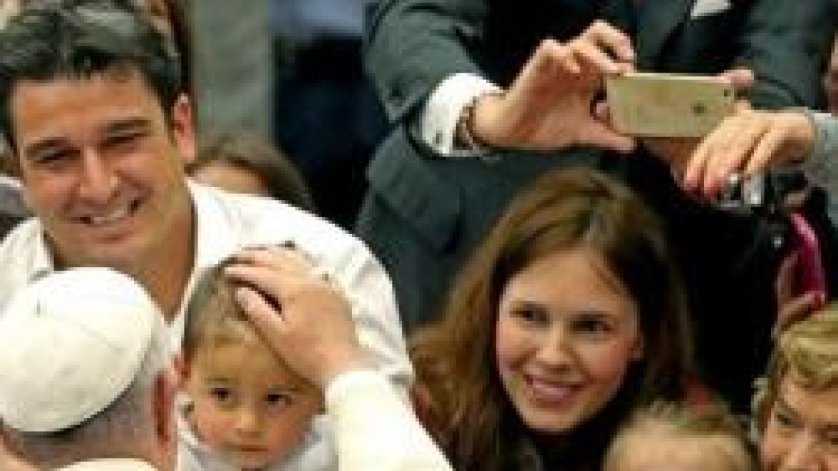 Francisco saluda a familias cristianas - pide una ecología humana que encaje a las familias