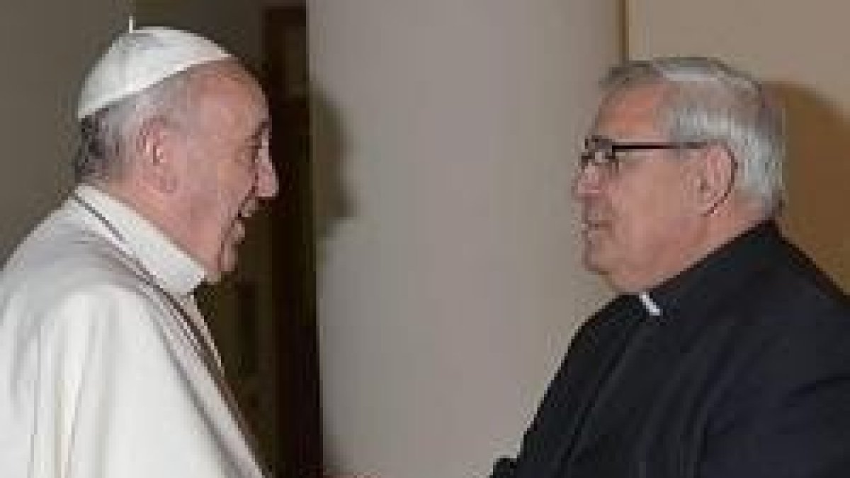 El Papa Francisco con el arzobispo de Granada, Javier Martínez