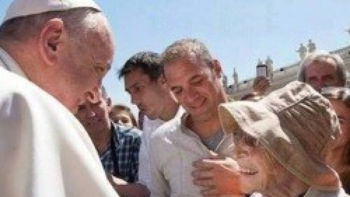 Emma Morosini, la abuela peregrina, con el Papa Francisco en la audiencia de los miércoles