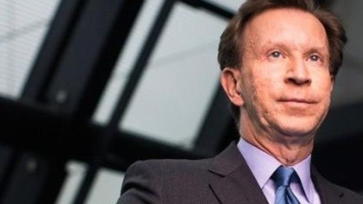 Studzinski, de familia polaca, es hombre de oración y ayunos... cree que la formación y la educación es clave para crecer, y que el trabajo ennoblece