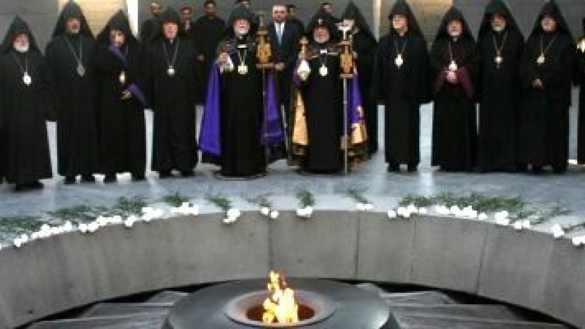 Encuentro de oración de los obispos armenios ante la Llama de los Mártires en Ereván