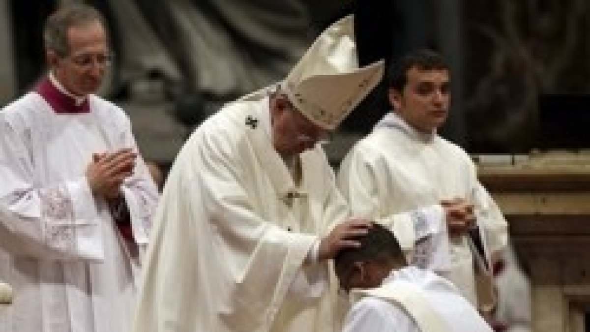 El Papa Francisco ha pedido a los nuevos curas que no hagan sermones aburridos, que hablen al corazón