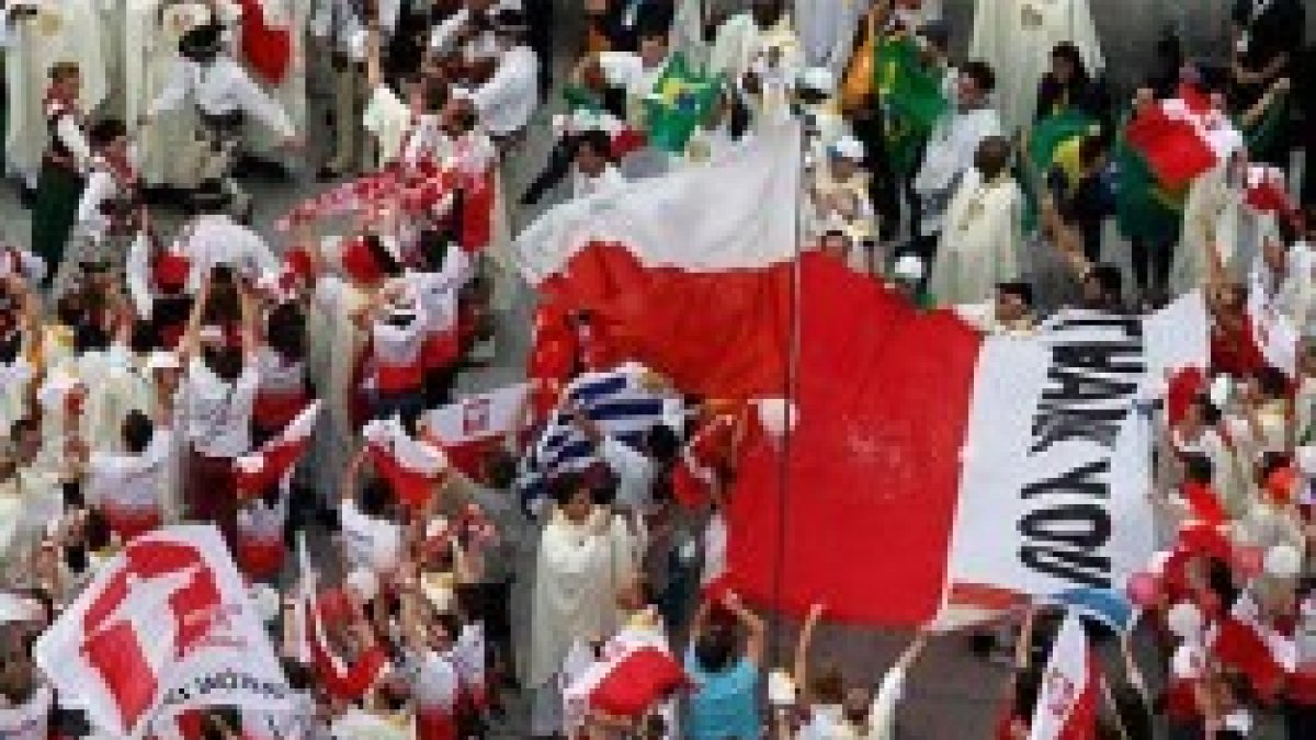 Jóvenes polacos contentos por el anuncio de la JMJ de Cracovia en 2016