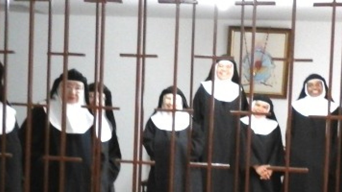 La señora Zhang, justo antes de entrar al convento salmantino con el nombre de María... sus 5 hijos son misioneros en congregaciones agustinas