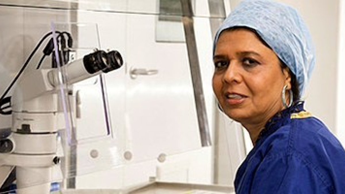La doctora Geeta Nargund, especialista en medicina reproductiva, ha sido respaldada por el ex presidente de la Sociedad Británica de Fertilidad.