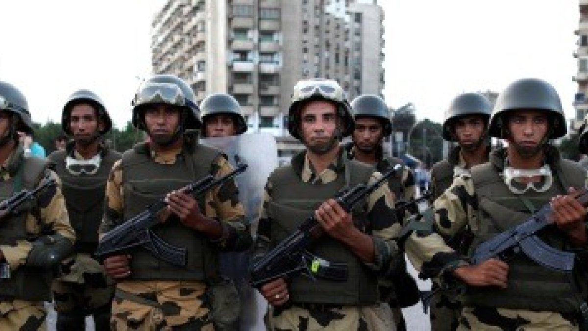 Egipto tiene 80 millones de habitantes y un diez por ciento es cristiano... en su ejército hay extrañas muertes que no parecen suicidios