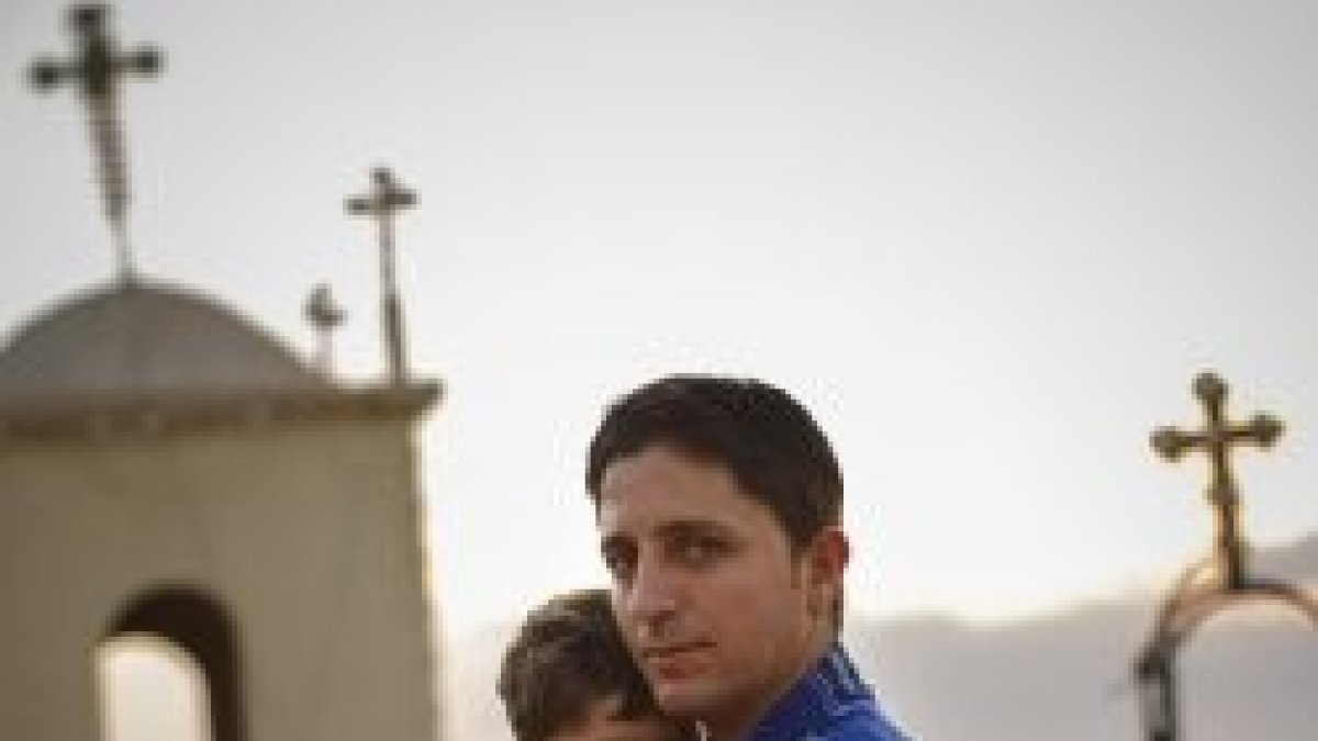 Un padre y un hijo cristianos refugiados en Jordania huyendo de la guerra