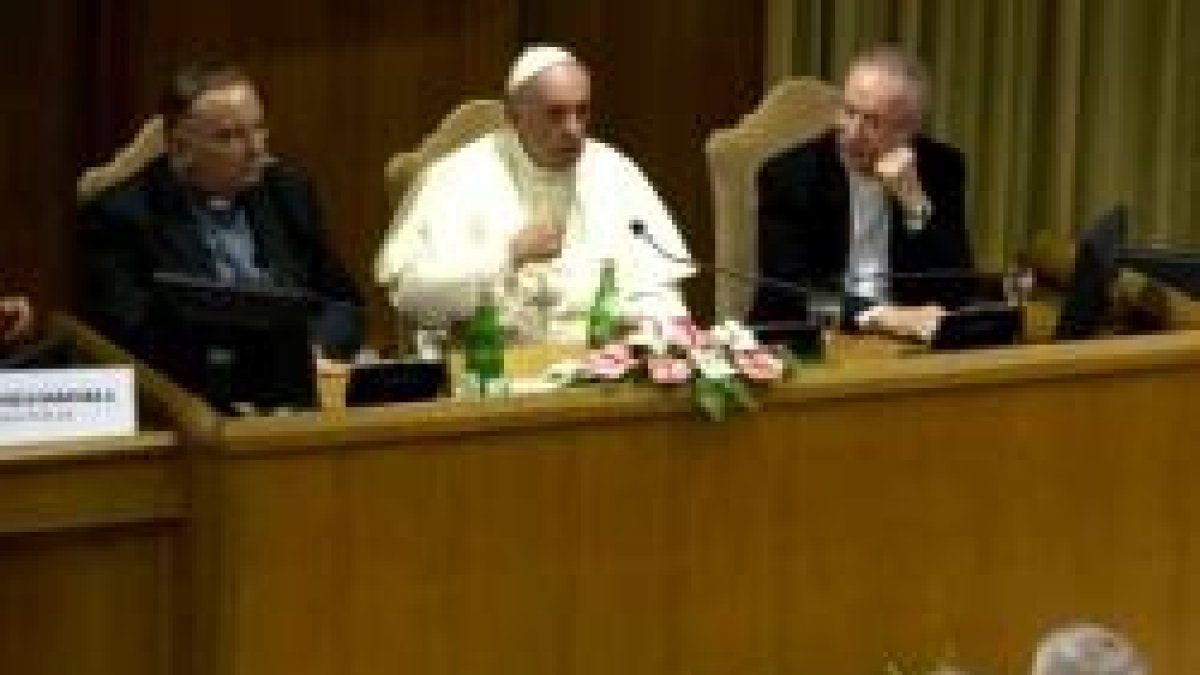 El Papa Francisco pide a unos 60 alcaldes que se comprometan contra la esclavitud moderna
