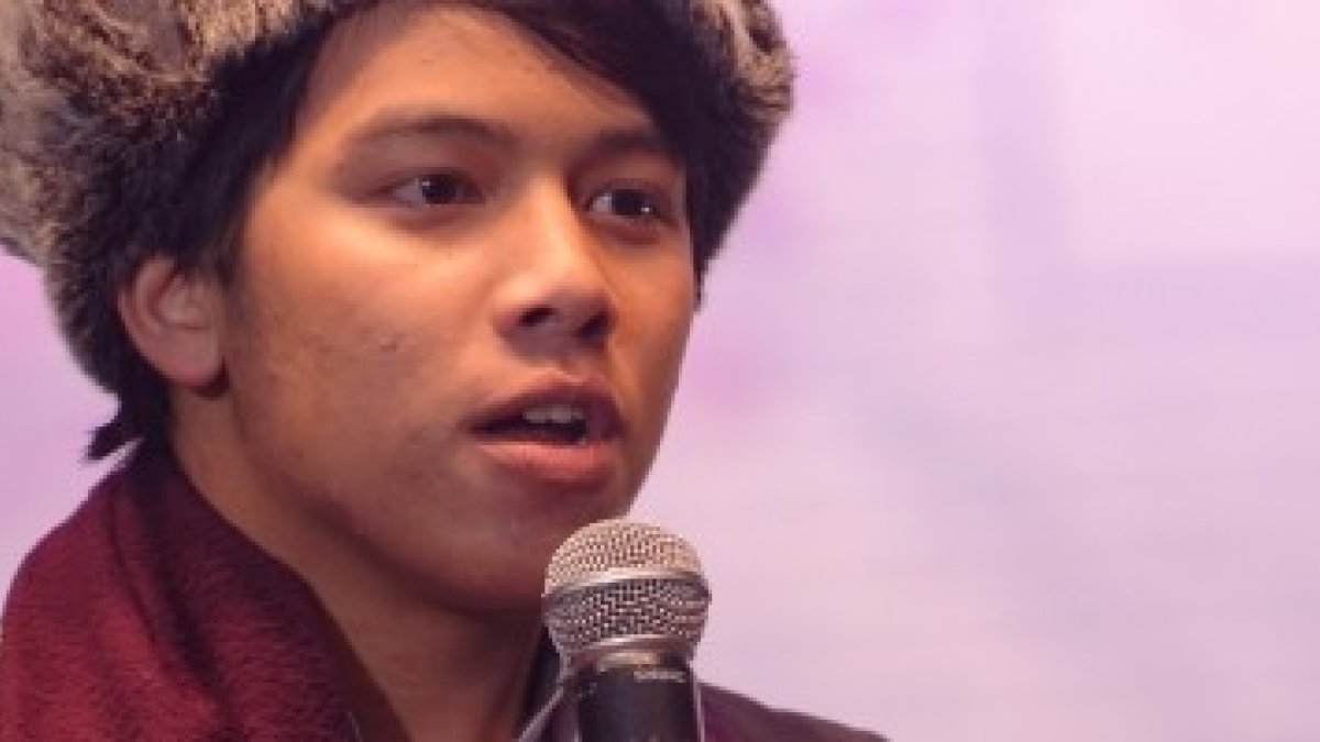 Benoit Talleu durante su discurso-testimonio de 2013 ante una multitud de quizá un millón de personas en París