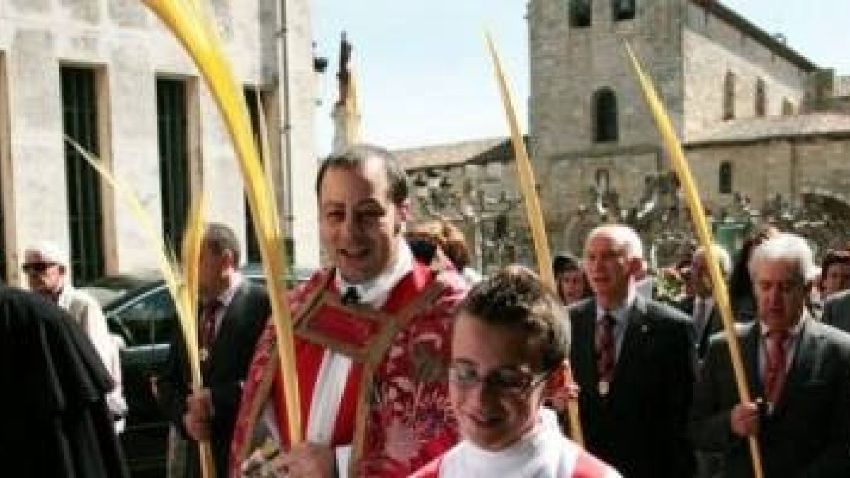 Domingo de Ramos en Carrión de los Condes con el padre Julio - de la participación de los parroquianos surge la acción caritativa que da gloria a Dios