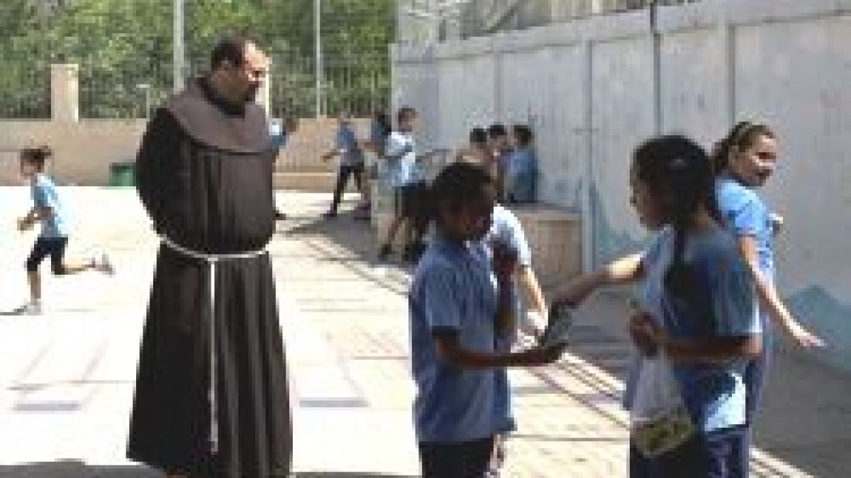 El patio de uno de los colegios de los franciscanos en Tierra Santa... las escuelas cristianas suman 33.000 alumnos y 3.000 profesionales